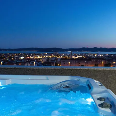Apartment Beverly Hills, Heated Pool, Jacuzzi, 12 People