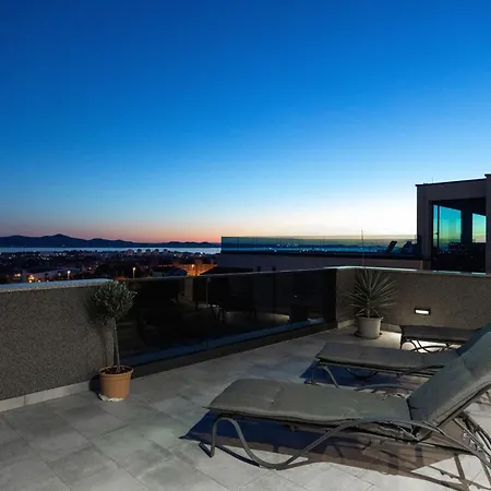 Beverly Hills, Heated Pool, Jacuzzi, 12 People * Zadar