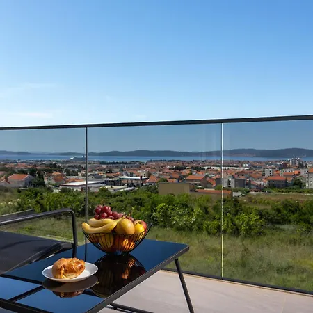 Apartment Beverly Hills, Heated Pool, Jacuzzi, 12 People Zadar