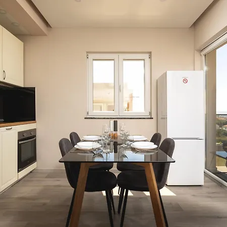 Beverly Hills, Heated Pool, Jacuzzi, 12 People Zadar