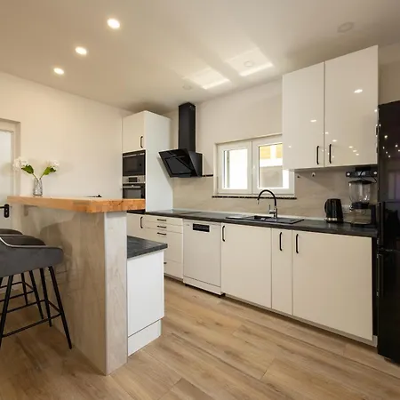 Lejlighed Beverly Hills, Heated Pool, Jacuzzi, 12 People