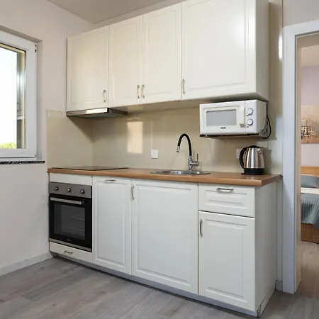Beverly Hills, Heated Pool, Jacuzzi, 12 People Apartment