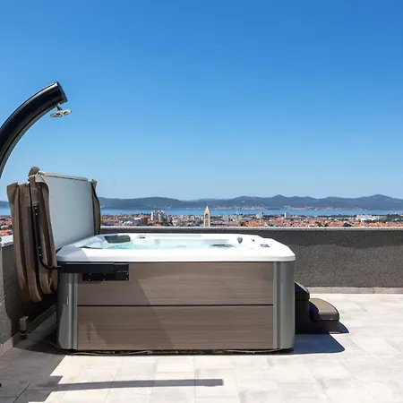 Beverly Hills, Heated Pool, Jacuzzi, 12 People Apartment Zadar