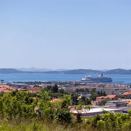 Apartment Beverly Hills, Heated Pool, Jacuzzi, 12 People Zadar