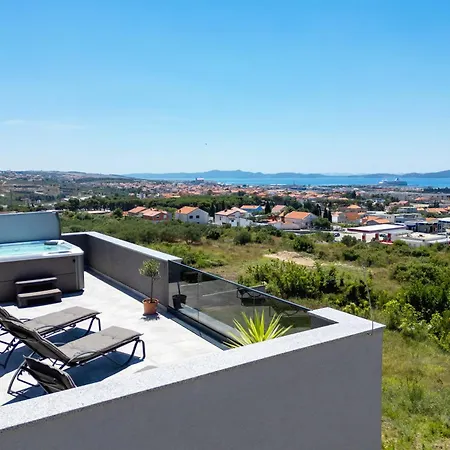 Beverly Hills, Heated Pool, Jacuzzi, 12 People Zadar