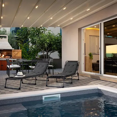 Beverly Hills, Heated Pool, Jacuzzi, 12 People Apartment Zadar