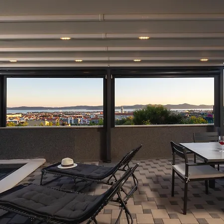 Beverly Hills, Heated Pool, Jacuzzi, 12 People Apartment *