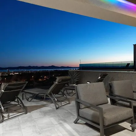 Beverly Hills, Heated Pool, Jacuzzi, 12 People Apartment *