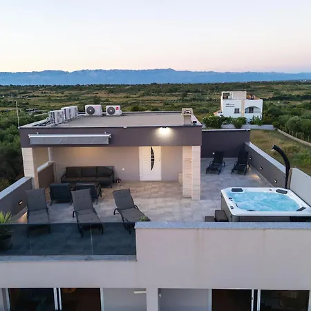 Beverly Hills, Heated Pool, Jacuzzi, 12 People Appartement