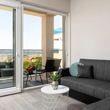 Apartment Beverly Hills, Heated Pool, Jacuzzi, 12 People