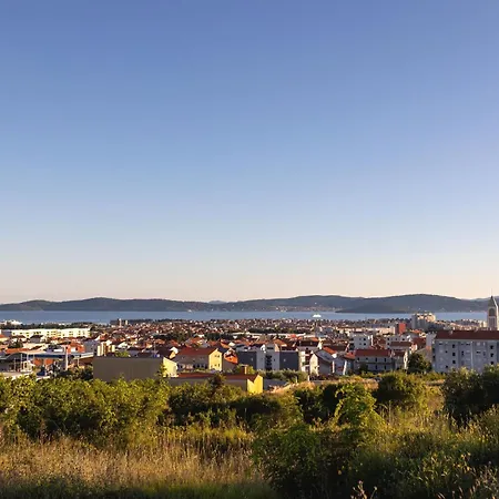 Beverly Hills, Heated Pool, Jacuzzi, 12 People Apartment *