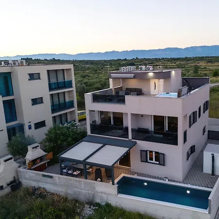 Beverly Hills, Heated Pool, Jacuzzi, 12 People * Zadar