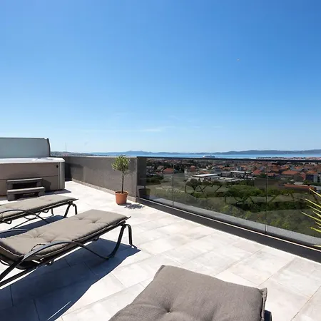 Apartment Beverly Hills, Heated Pool, Jacuzzi, 12 People