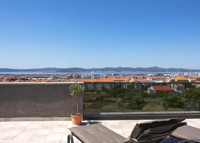 Beverly Hills, Heated Pool, Jacuzzi, 12 People Lägenhet