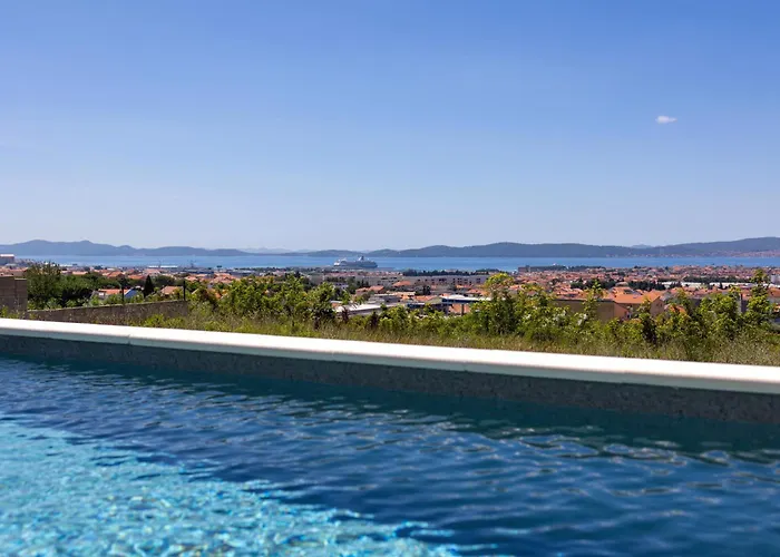 Apartment Beverly Hills, Heated Pool, Jacuzzi, 12 People Zadar