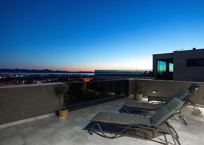 Beverly Hills, Heated Pool, Jacuzzi, 12 People * Zadar