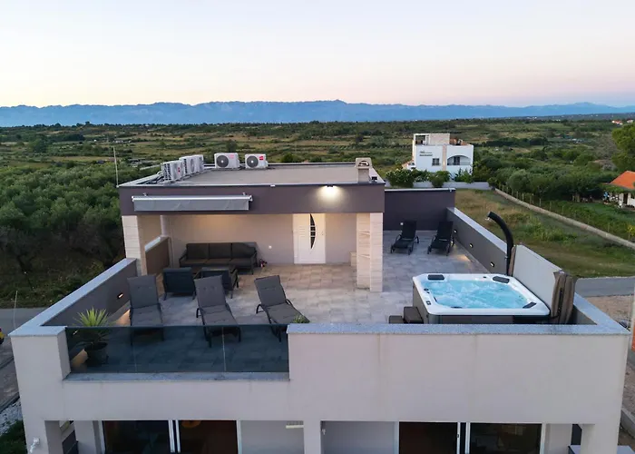 Beverly Hills, Heated Pool, Jacuzzi, 12 People Lägenhet