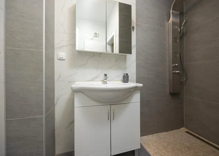 Apartment Beverly Hills, Heated Pool, Jacuzzi, 12 People *