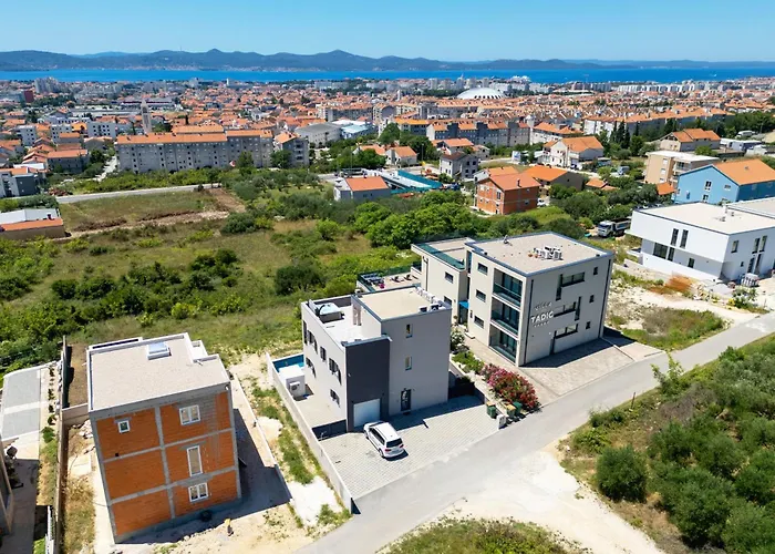 Beverly Hills, Heated Pool, Jacuzzi, 12 People Apartment Zadar