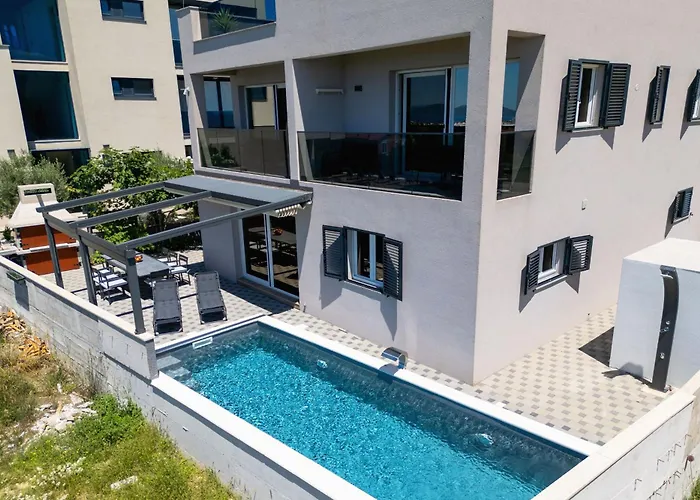 Apartment Beverly Hills, Heated Pool, Jacuzzi, 12 People Zadar