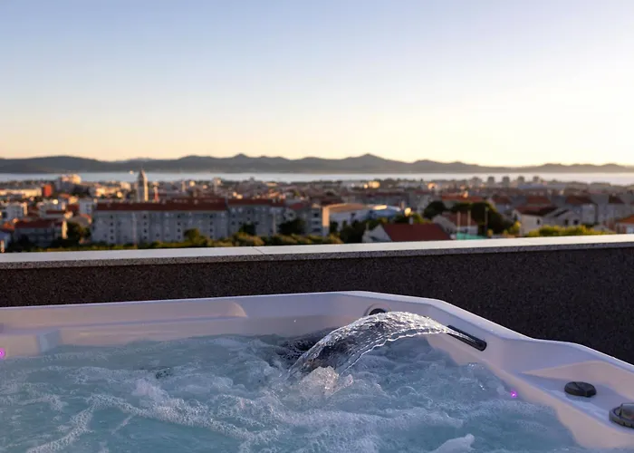 Beverly Hills, Heated Pool, Jacuzzi, 12 People *