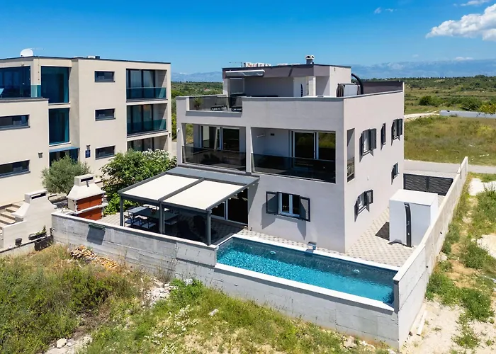 Beverly Hills, Heated Pool, Jacuzzi, 12 People Apartment