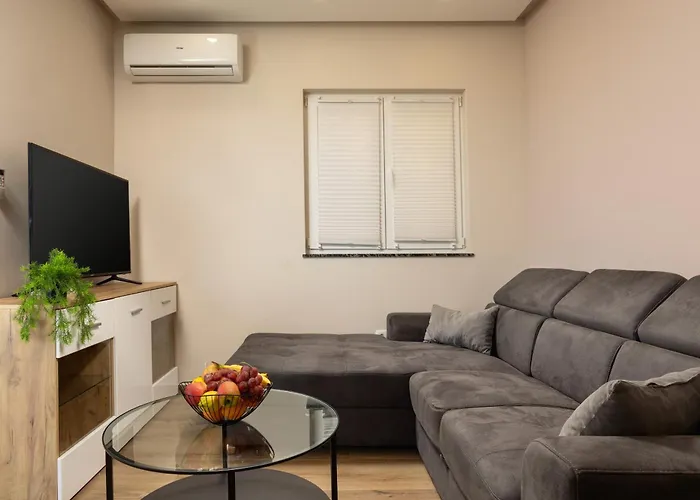 Beverly Hills, Heated Pool, Jacuzzi, 12 People Apartment *