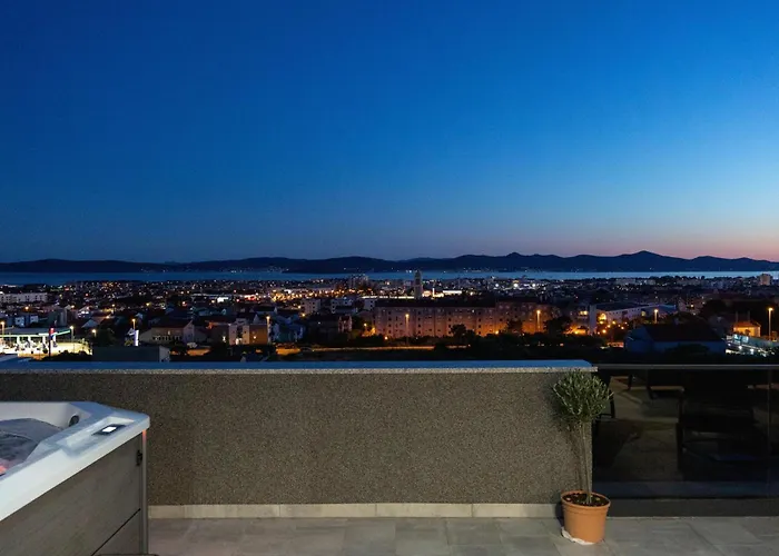 Beverly Hills, Heated Pool, Jacuzzi, 12 People Lägenhet Zadar