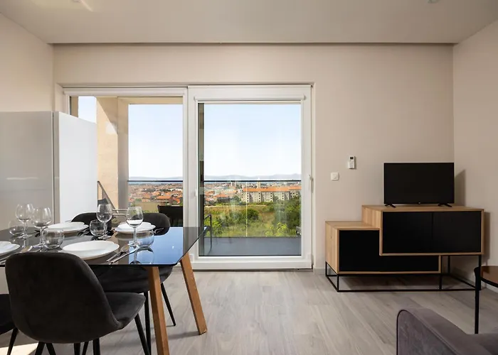 Beverly Hills, Heated Pool, Jacuzzi, 12 People