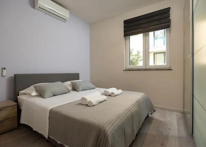 Beverly Hills, Heated Pool, Jacuzzi, 12 People Apartment