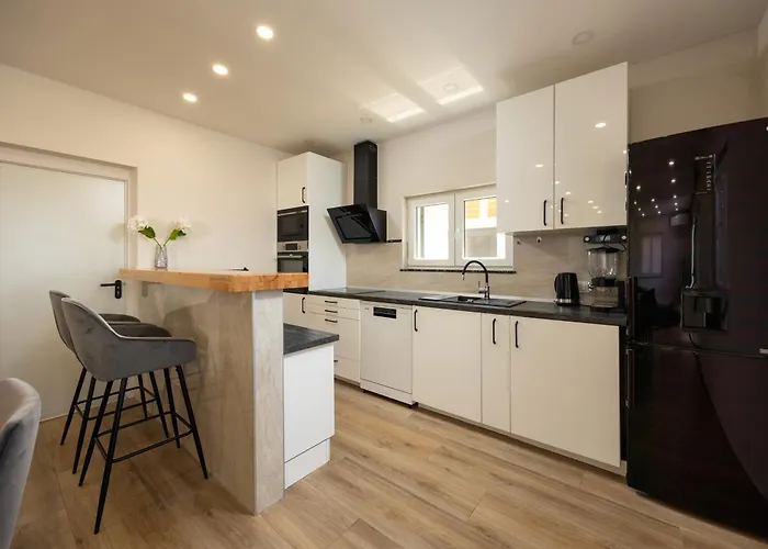 Apartment Beverly Hills, Heated Pool, Jacuzzi, 12 People