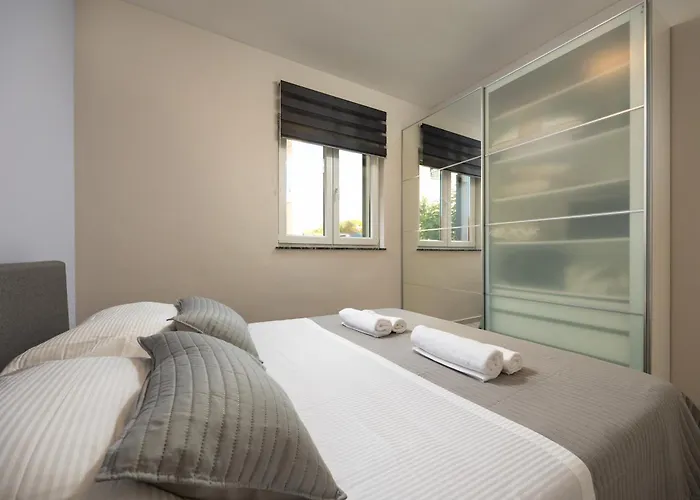 Beverly Hills, Heated Pool, Jacuzzi, 12 People Apartment Zadar