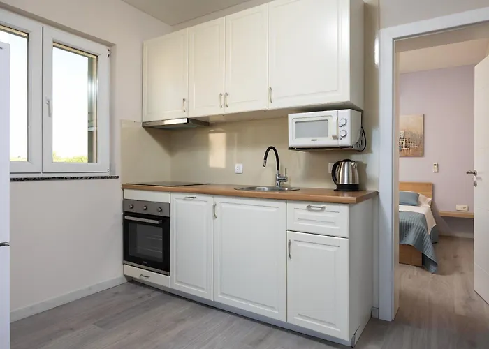 Beverly Hills, Heated Pool, Jacuzzi, 12 People Apartment