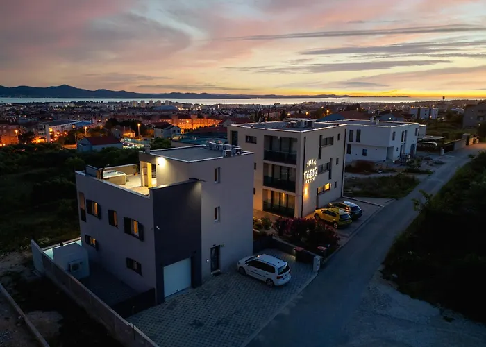 Apartment Beverly Hills, Heated Pool, Jacuzzi, 12 People