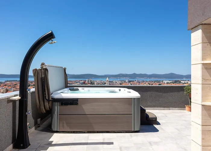 Beverly Hills, Heated Pool, Jacuzzi, 12 People Lägenhet Zadar