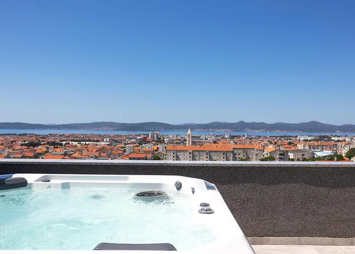 Beverly Hills, Heated Pool, Jacuzzi, 12 People Zadar