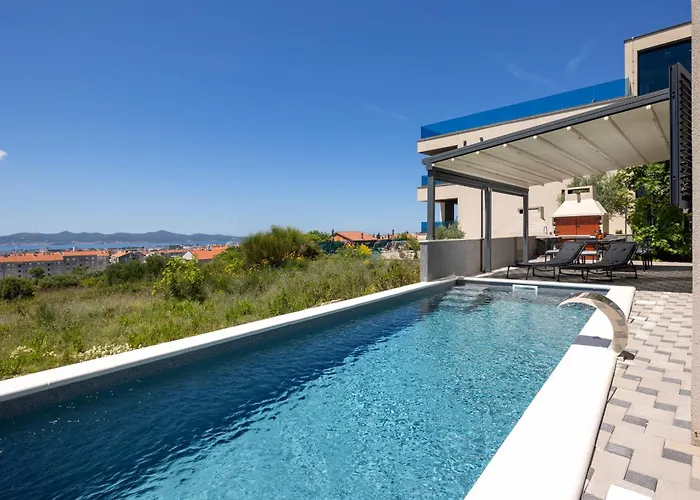 Beverly Hills, Heated Pool, Jacuzzi, 12 People Lägenhet