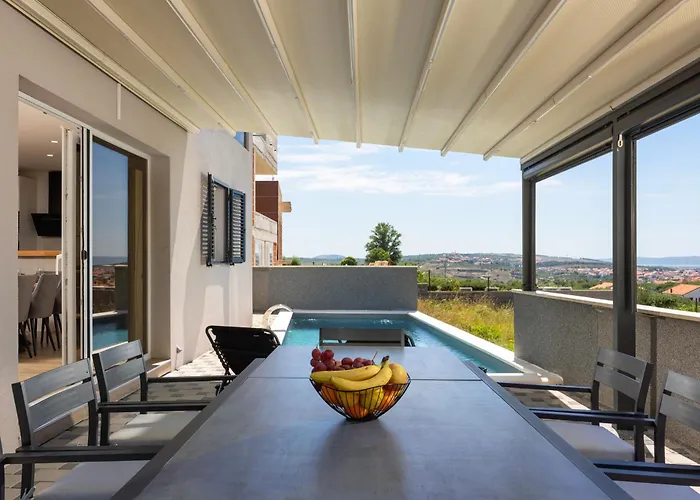 Apartment Beverly Hills, Heated Pool, Jacuzzi, 12 People